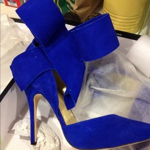Aminah Abdul Jillil D’Orsay bow heels 10